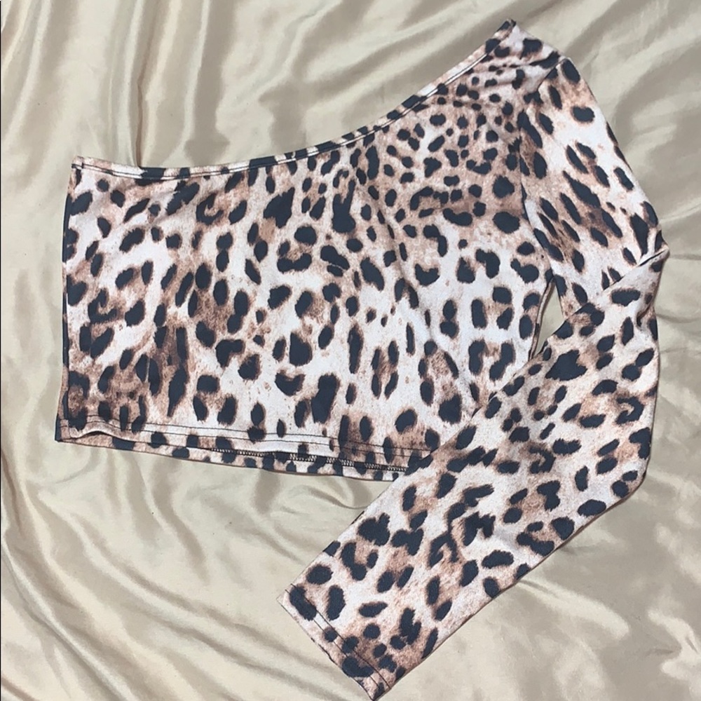 Cheetah Print one sleeve